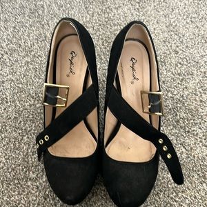 Quipd black platform heels